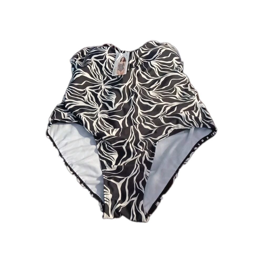 Serra One Piece XL Swimsuit Black/ White Removable Pads Beach Vacation